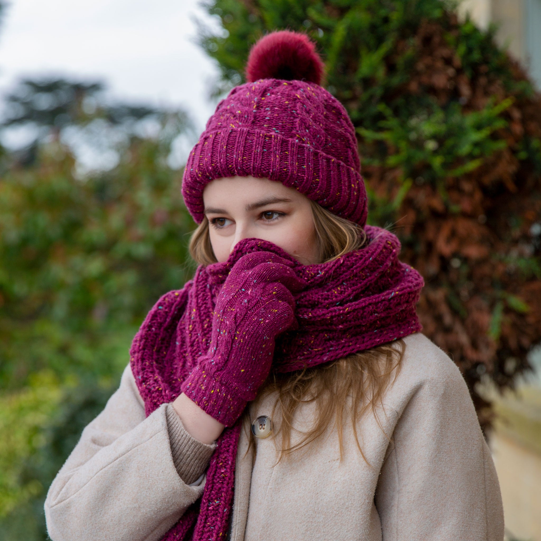 Bonnet Femme Hiver Avec Pompon – Double Épaisseur Polaire – Chaud, Coupe-Vent – Taille Unique