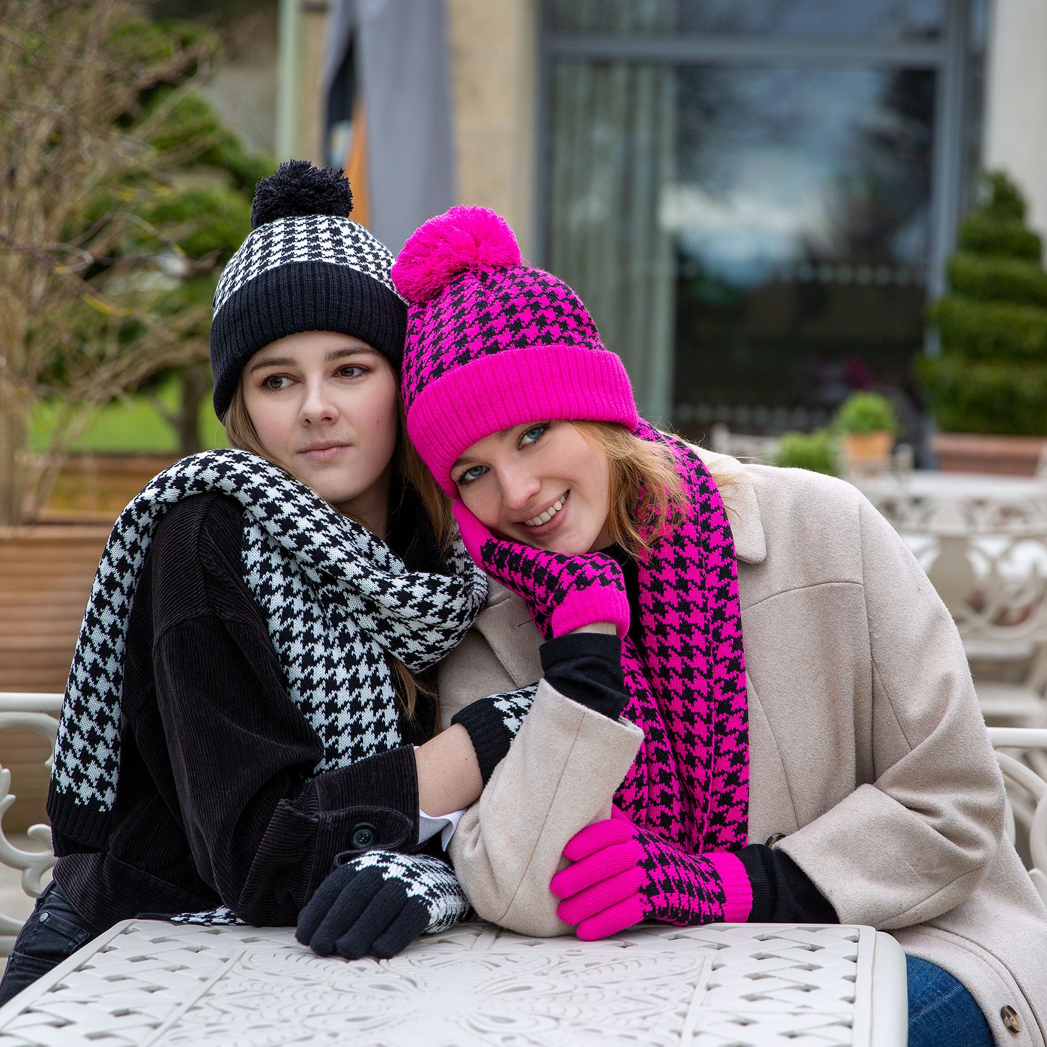 Women's Jacquard Knitted Scarf with Dogtooth Pattern Dents